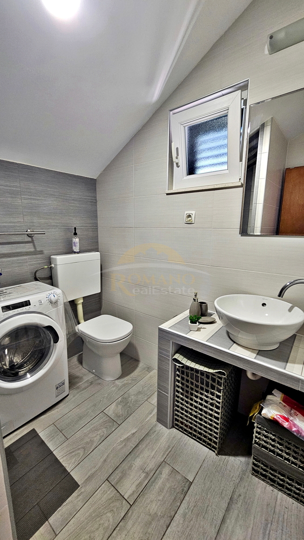 Casa indipendente a Okrug Donji/Čiovo in posizione eccezionale, seconda fila dal mare